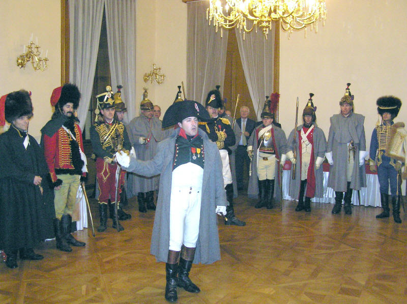 Devant les autorités tcheques rassemblées au château de Slavkov (Austerlitz) sur les lieux mêmes ou Napoléon passa la nuit du 2 décembre 1805, Mark Schneider a parfaitement tenu son rôle.