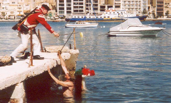 Surprised by this unexpected attack, an English fusilier of the 41me Régiment of Foot-Marine runs on the pier to prohibit the access to our army. The swords are used with an extrem violence.