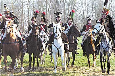 Le Régiment s'élance vers les spectateurs. Février 2001                             Photo: Journal: http://www.larepublique.com  