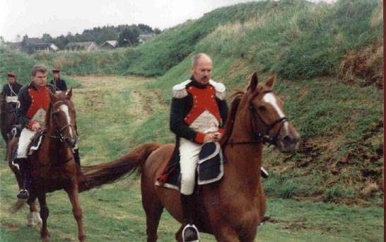 Prise en mains des chevaux dans les casemattes de Rocroi . Chasseurs du 27me, Gérard, Thierry B (Photo Uriel Delicourt).